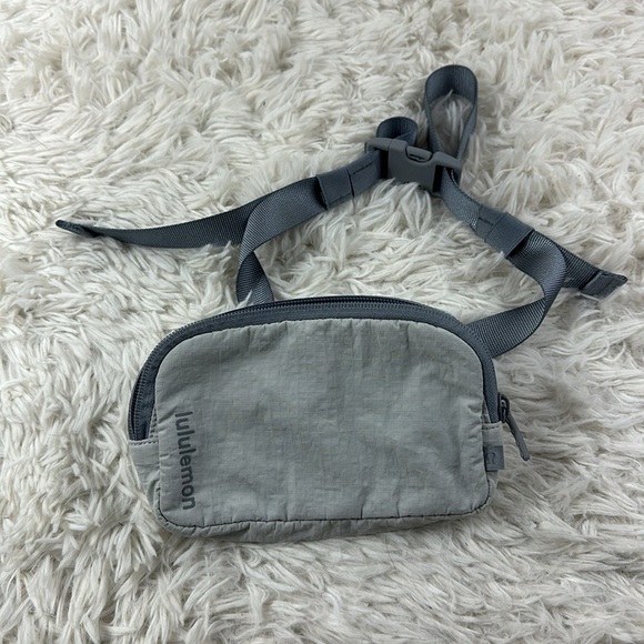 lululemon Mini Belt Bag- Vapor/ Rhino Grey - Picture 2 of 6